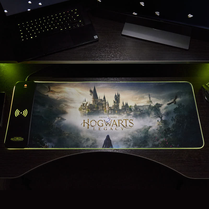 Hogwarts Legacy - Oversize Gaming Mat & Mobile Charger