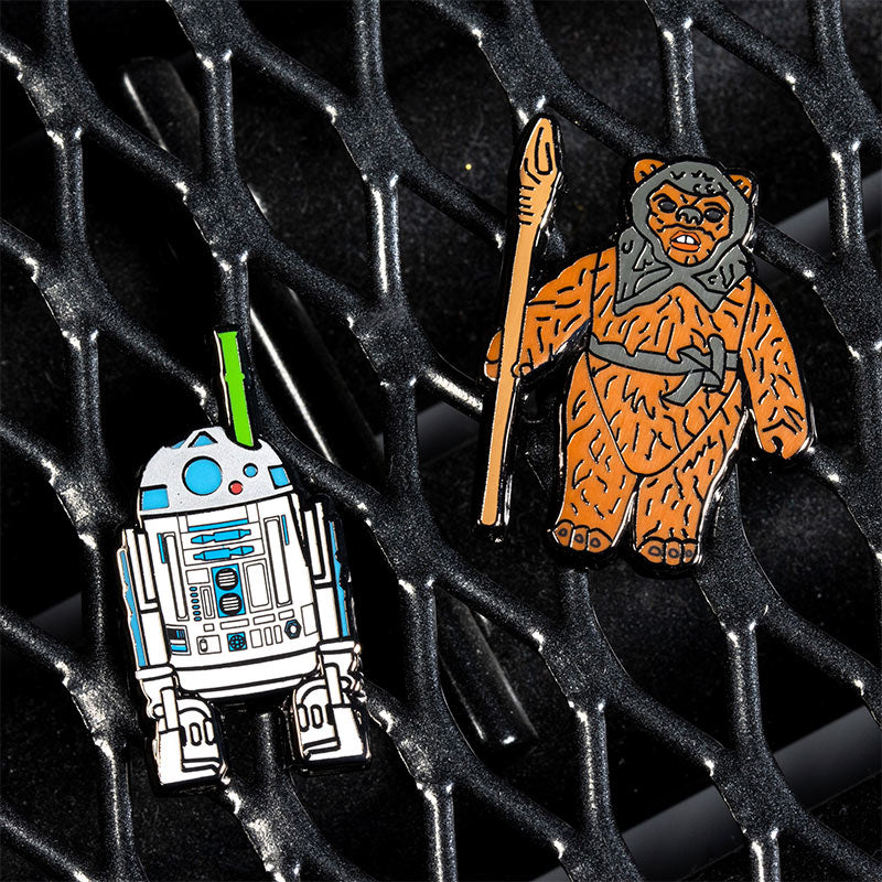 Pin Kings Star Wars Enamel Pin Badge Set 1.42 – R2-D2 (with pop-up Lightsaber) and Romba