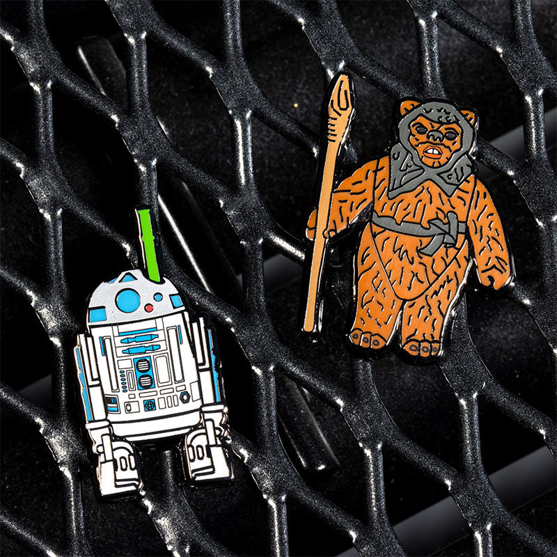 Pin Kings Star Wars Enamel Pin Badge Set 1.42 – R2-D2 (with pop-up Lightsaber) and Romba
