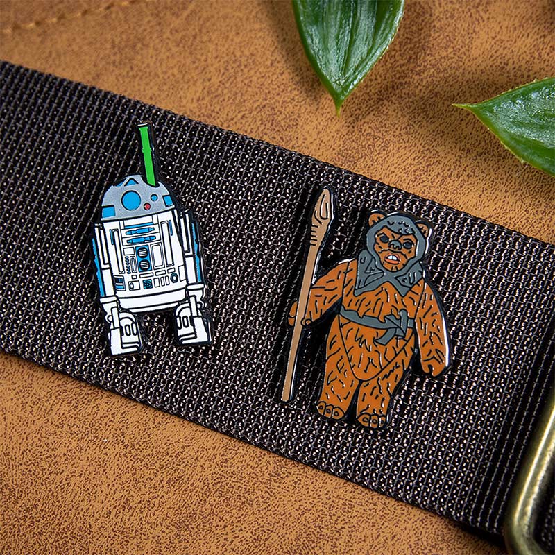 Pin Kings Star Wars Enamel Pin Badge Set 1.42 – R2-D2 (with pop-up Lightsaber) and Romba